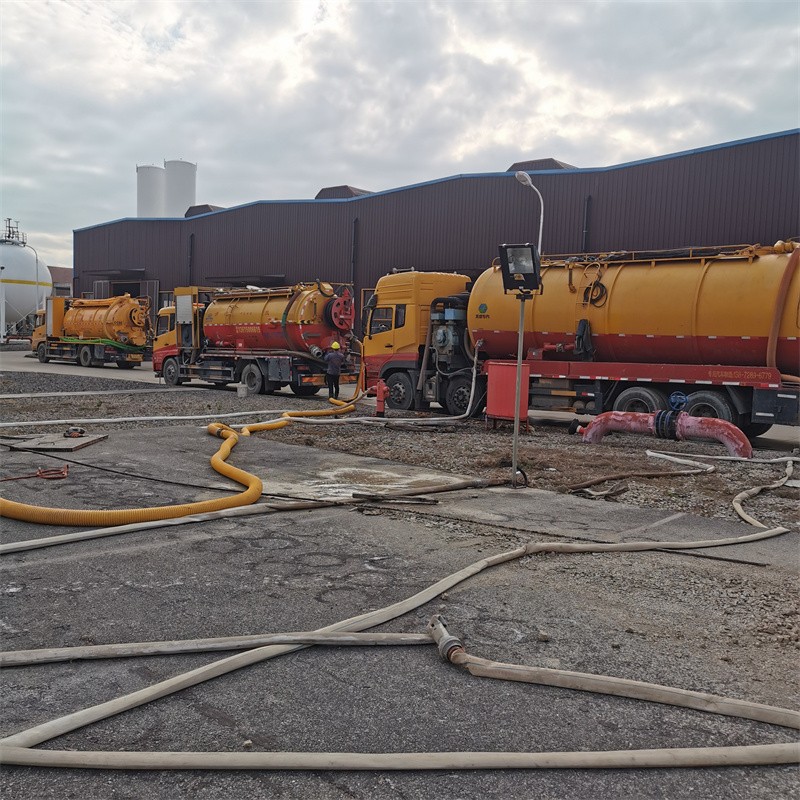 古城污水池清理